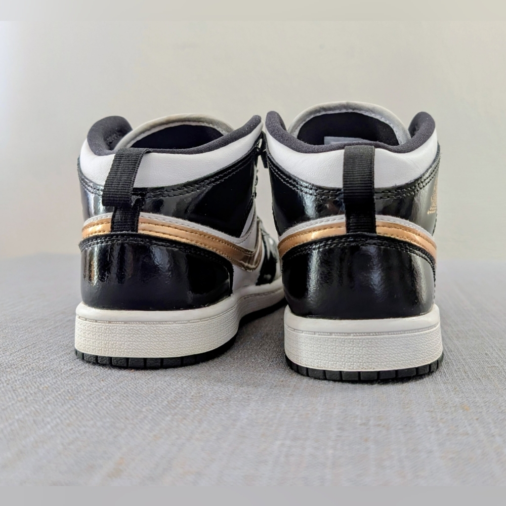 Nike Jordan 1 Mid SE Black Gold 3Y - Picture 6 of 8